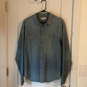 New with tags Madewell chambray shirt.